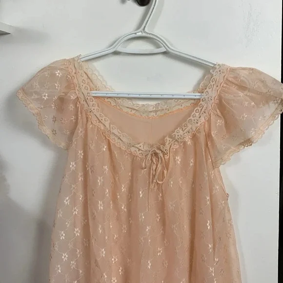 Vintage Pale Peach Lined Nightgown w Cap Sleeves and Lace - Picture 10 of 12